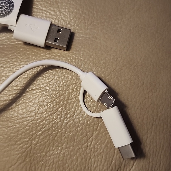 🧿Stylish Charging Wristlet - Picture 2 of 2